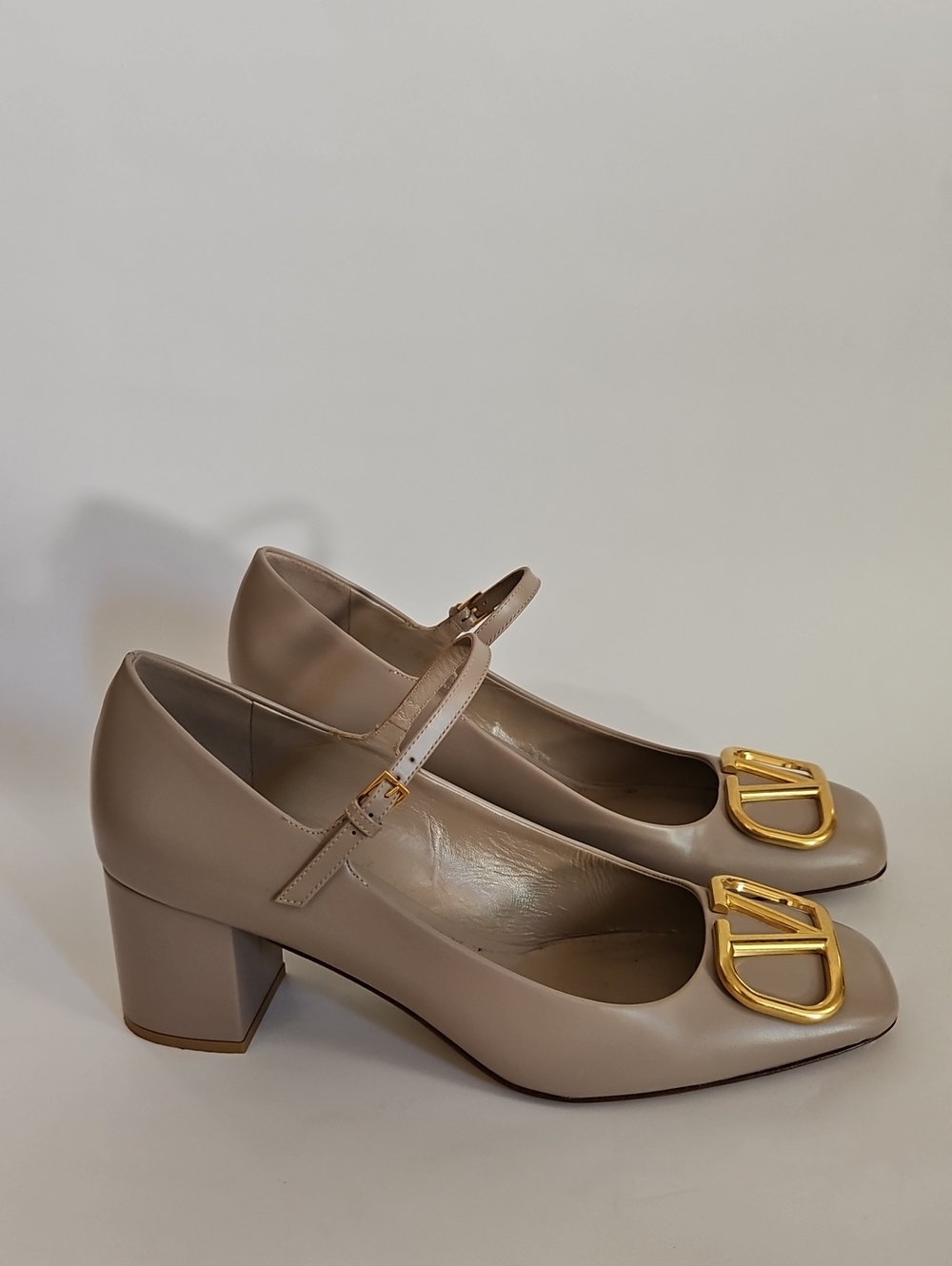 Valentino Garavani VLogo Signature Mary Jane Beige  pumps Size 39.5